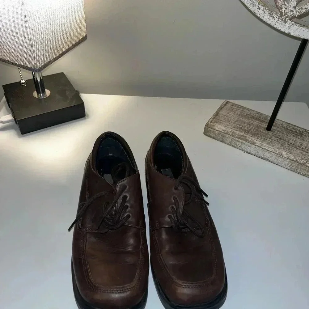 Boys size 2 leather shoes